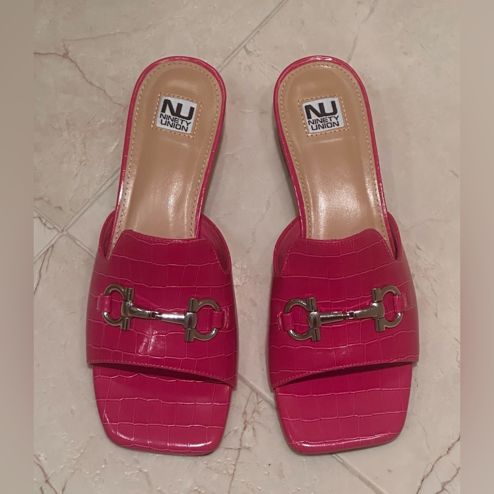Croc Embossed Block Sandals - Picture 5 of 5
